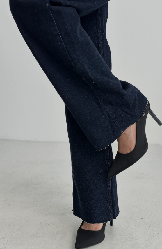 Jean Mom Bleu Marine – Taille Haute & Jambe Évasée